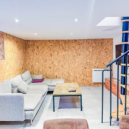 Grand Avec Jacuzzi Apartment